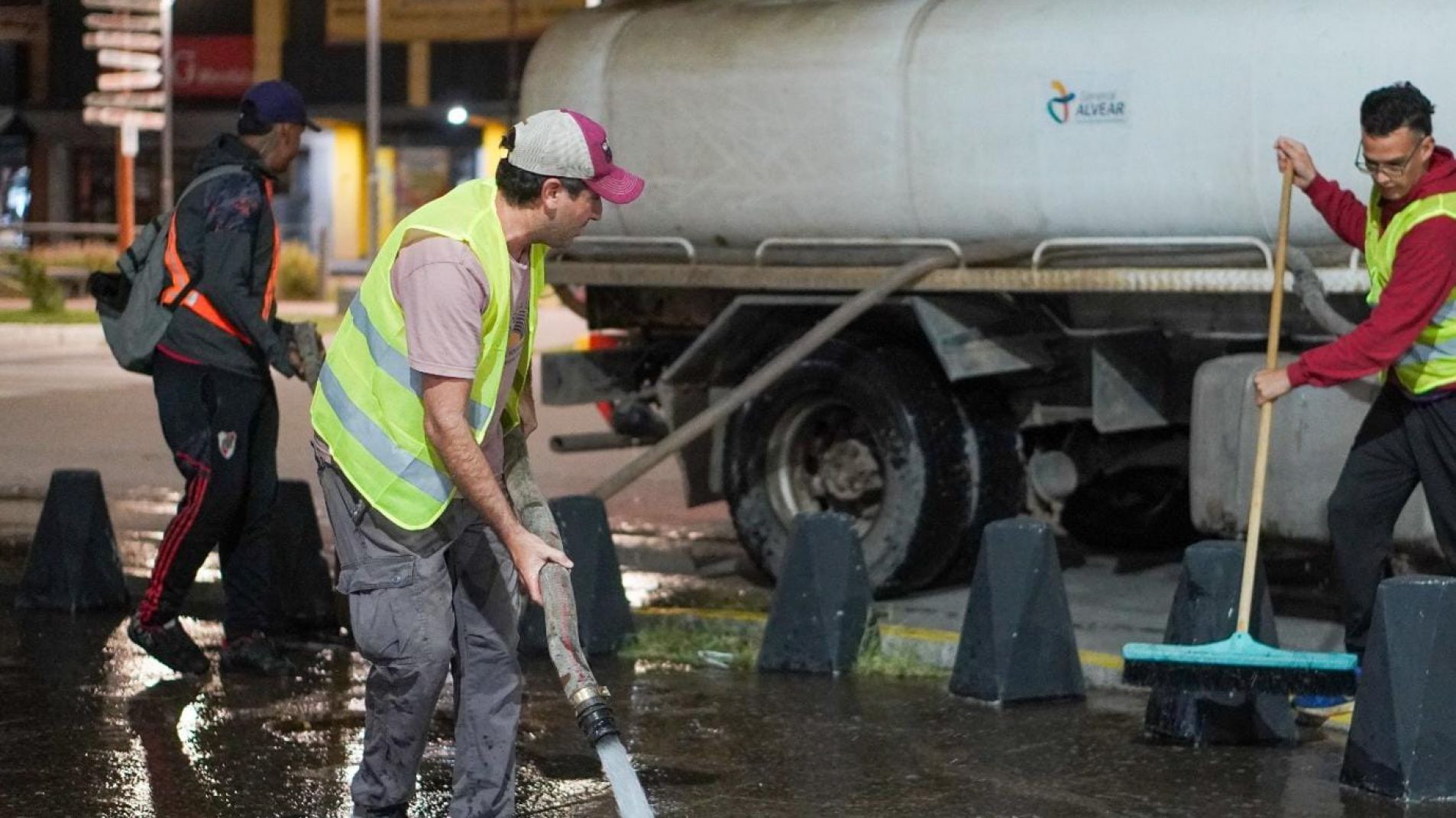 Operativo de limpieza y mantenimiento en Alvear Oeste