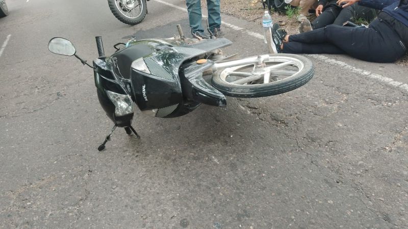 Se les cruzó un perro en la ruta y terminaron lesionadas tras caer de la moto