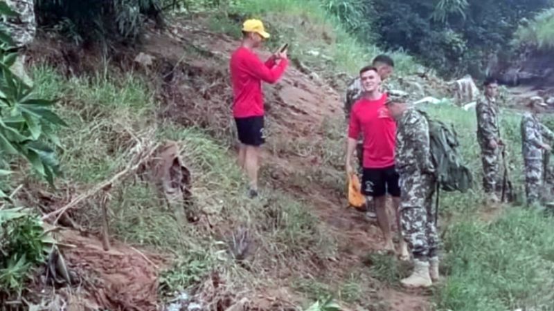 Buscan a un niño argentino que fue arrastrado por el agua en un temporal
