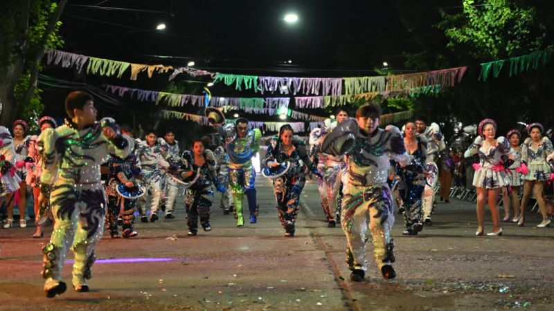 Color, música y una multitud en el carnaval