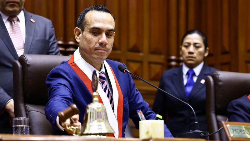 El Congreso de Perú destituyó al presidente interino que llevaba apenas 4 meses
