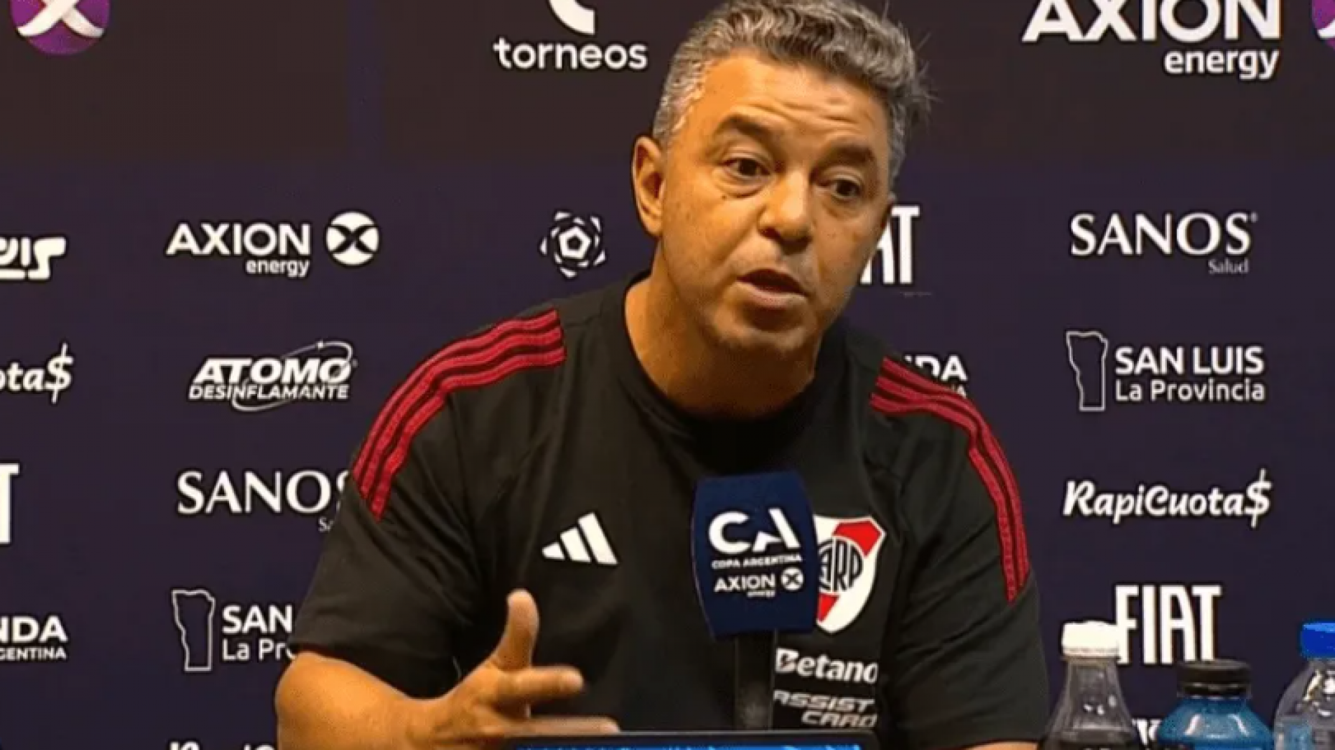 Gallardo desestimó el "ruido externo" y se molestó ante una pregunta