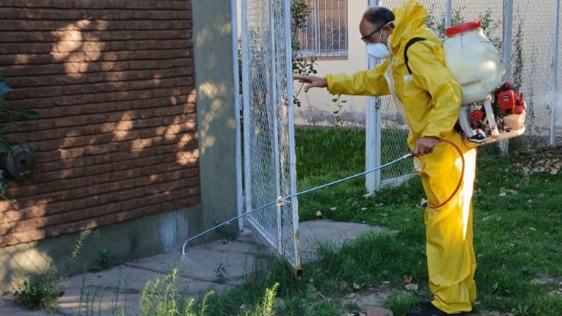 Fumigación y limpieza en Escuelas Albergues