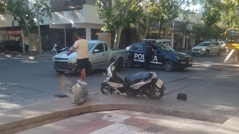 Choque entre camioneta y moto en Barcala y Las Heras
