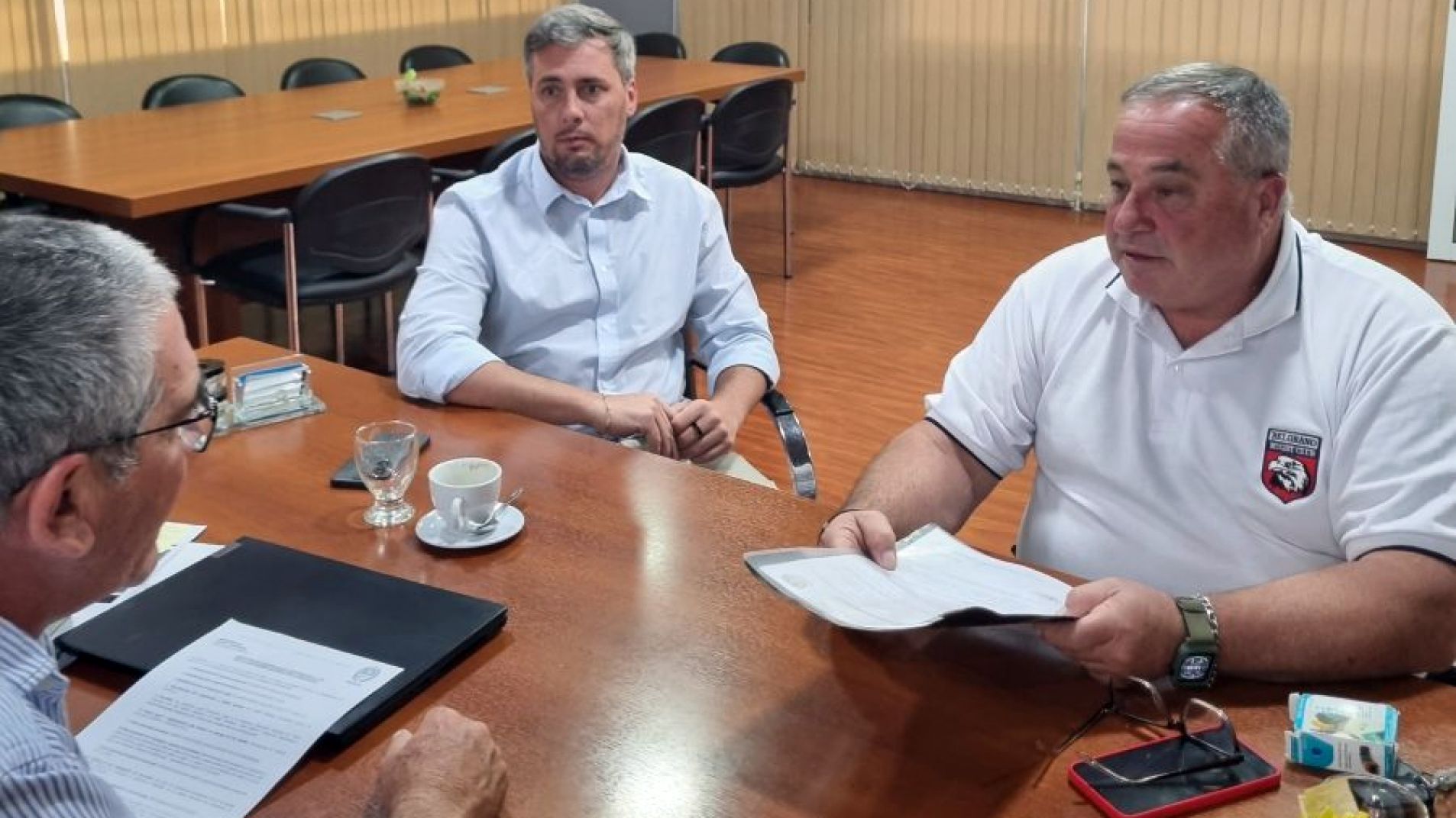 El presidente del club, Mario Galdón, con el subsecretario Federico Chiapetta.
