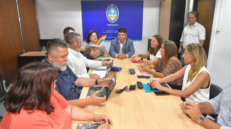 Esta es la propuesta salarial del gobierno para los docentes y celadores