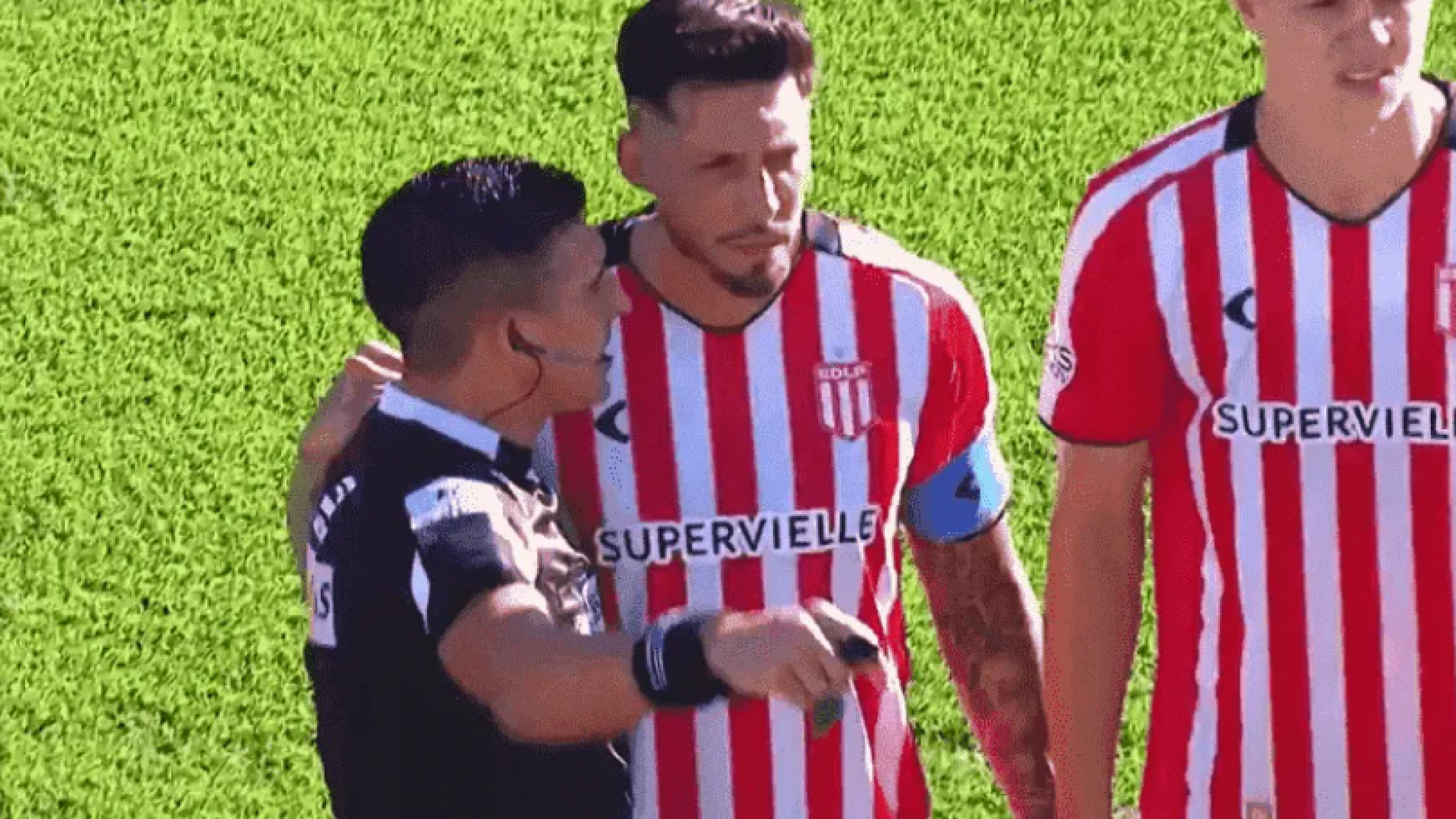 Merlos demoró el inicio del encuentro del partido de Estudiantes (Video)