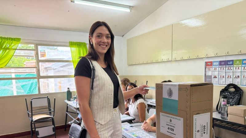 Votó la segunda candidata del PJ y ex reina Sol Indiveri
