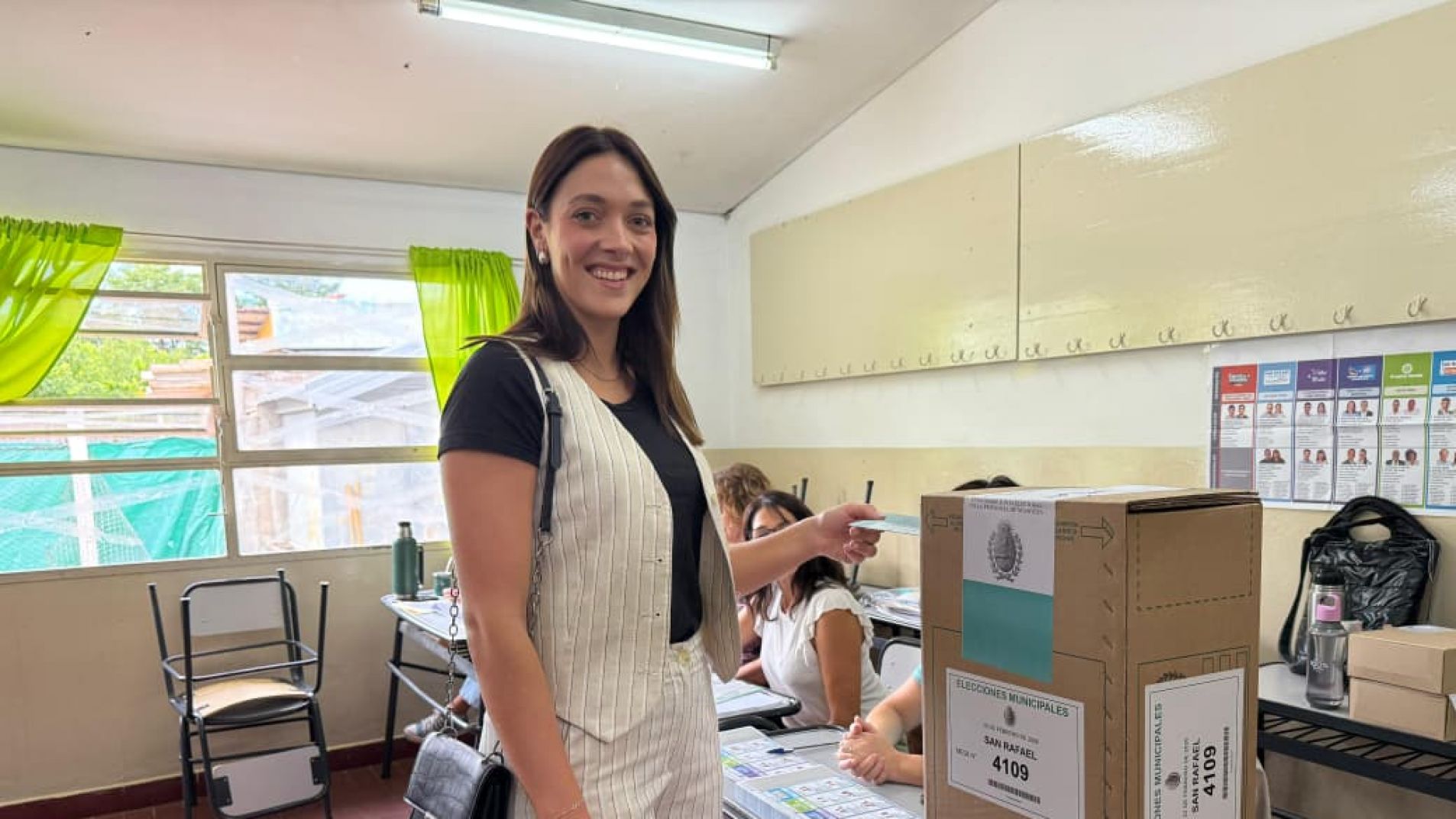 Votó la segunda candidata del PJ y ex reina Sol Indiveri