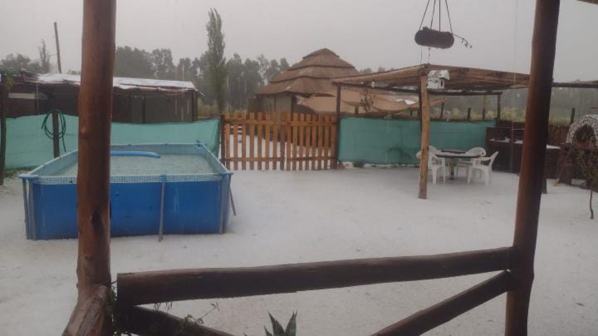 En fotos la granizada que cayó este sábado en Los Claveles