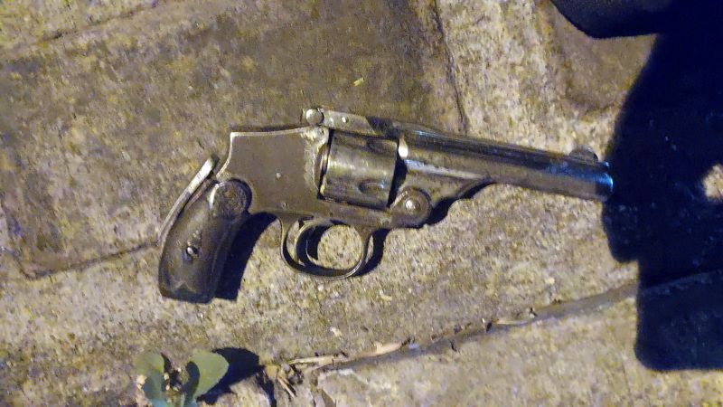 La Policía detuvo a un joven en la vía pública que llevaba un revolver