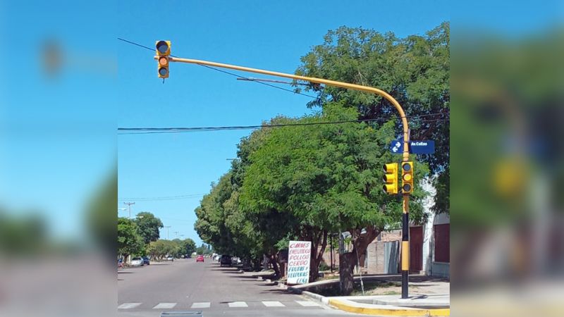 Los semáforos de Callao y Chacabuco no funcionan hace dos meses