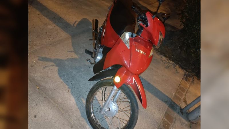 Tres chicos de 14 y 15 años robaron una moto, los persiguieron y atraparon