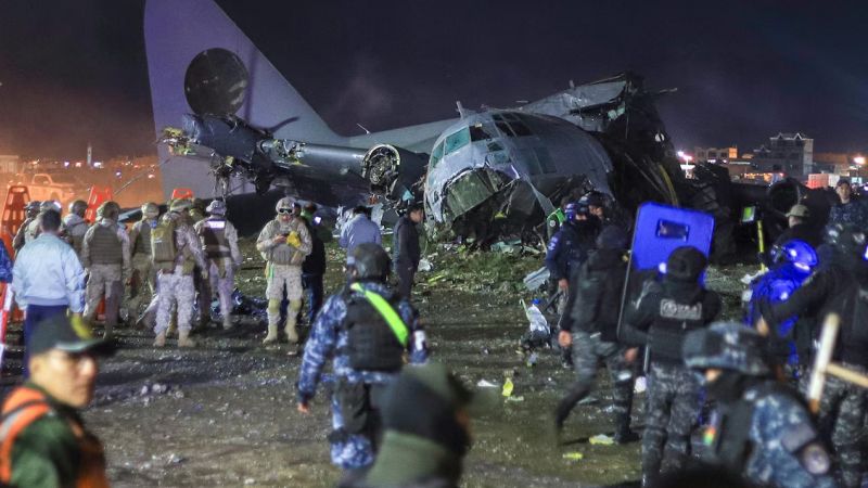 Las fotos y videos más impactantes tras el accidente del avión Hércules