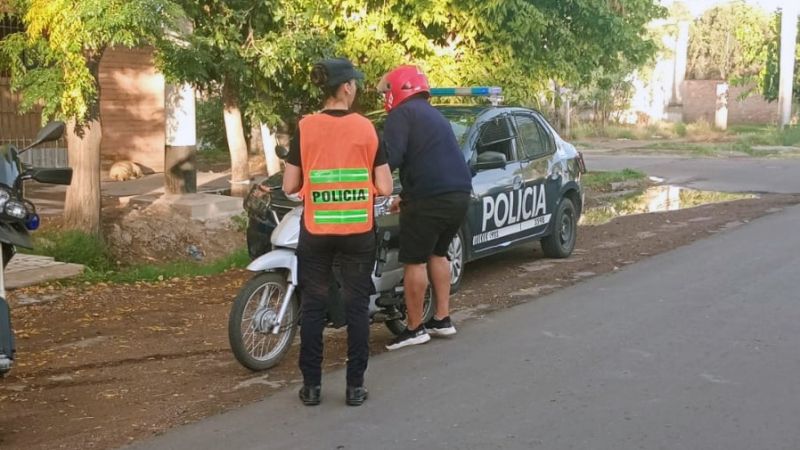 Operativos policiales con aprehendidos y motos retenidas