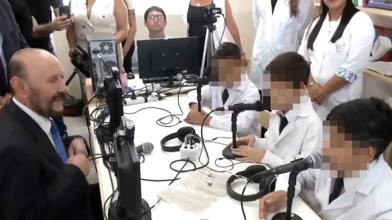 La entrevista de Insfrán con alumnos que causó indignación (Video)