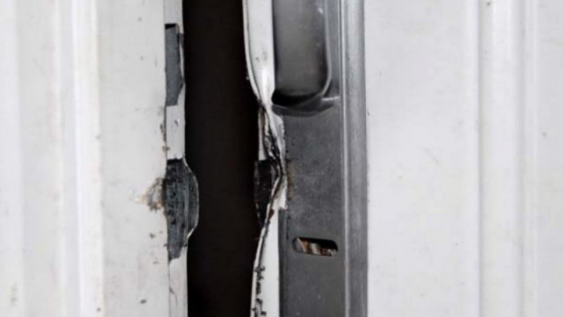 Forzaron el portón de una vivienda para robar una bicicleta