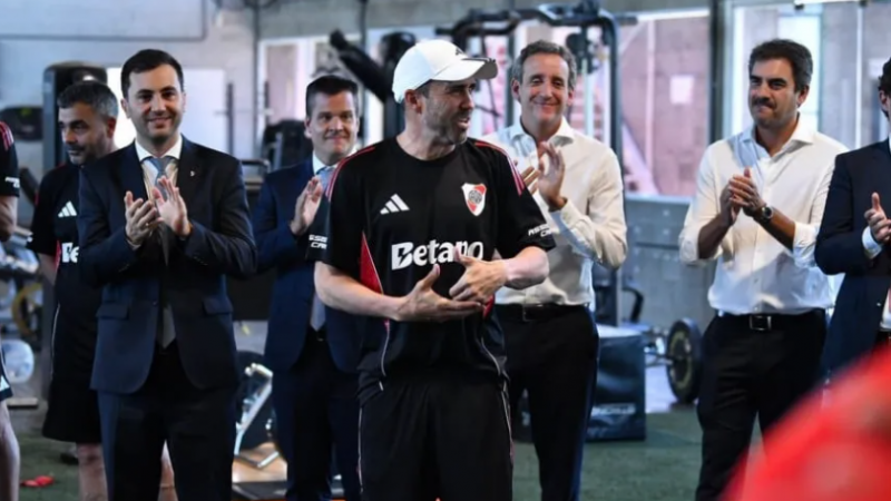 Coudet ya piensa en Huracán y le transmitió su primer mensaje al plantel