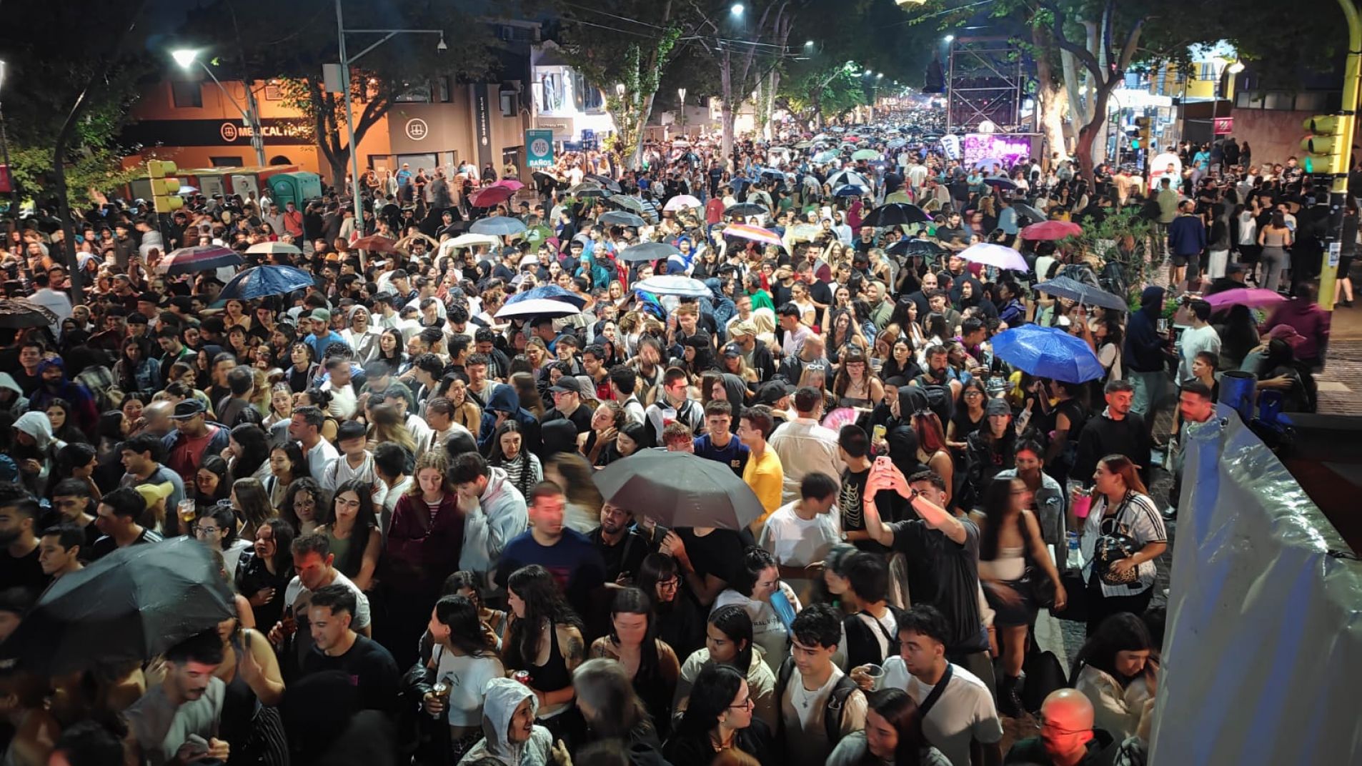 Una Arístides colmada vibró al ritmo de "Conociendo Rusia" y "Ezequiel Arias"