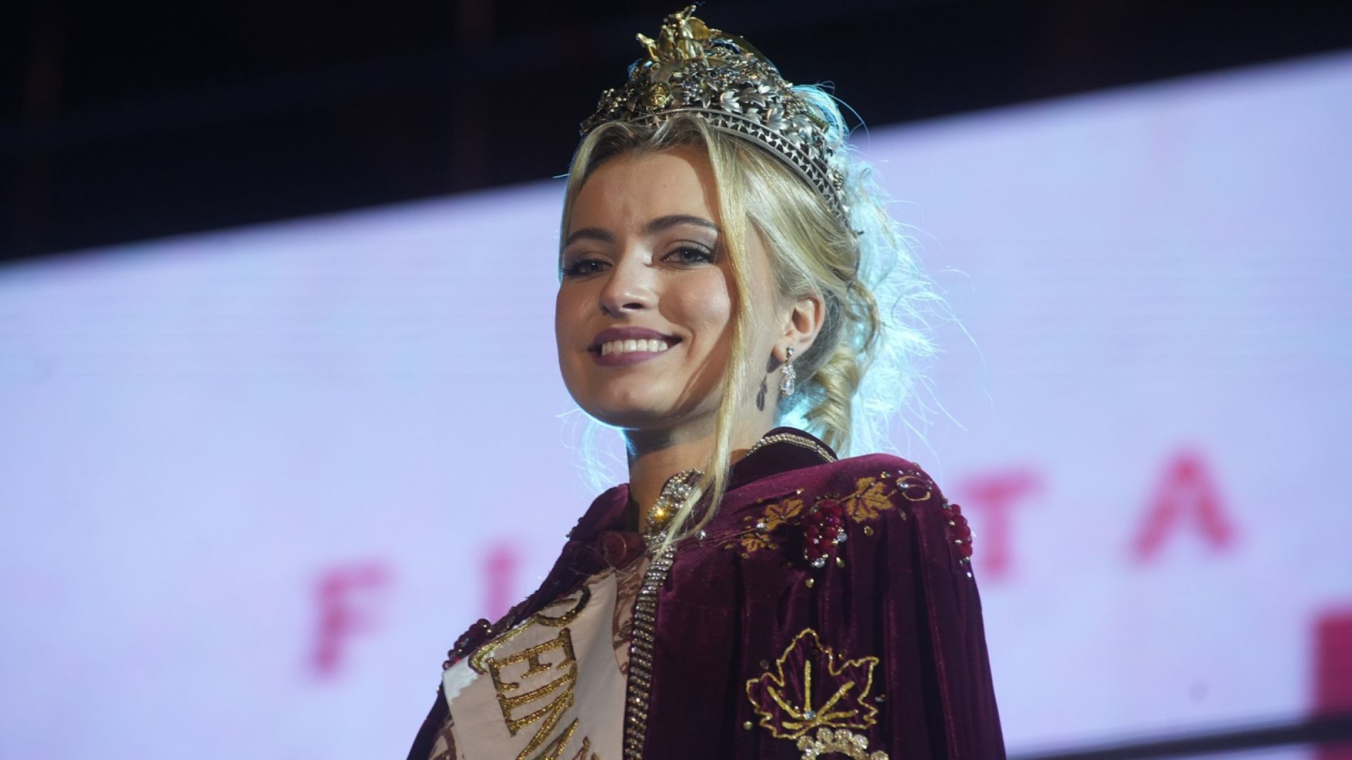 Azul Antolínez de San Rafael, es la Reina Nacional de la Vendimia 2026