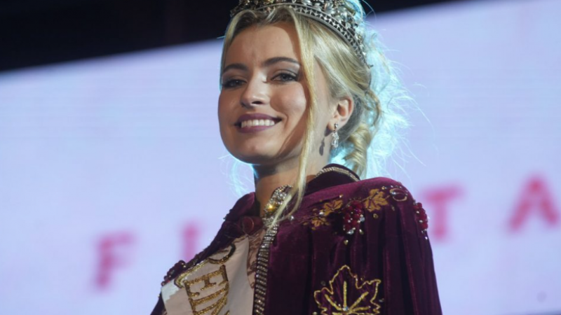 Una gran recepción y con caravana le espera a la reina Azul Antolinez