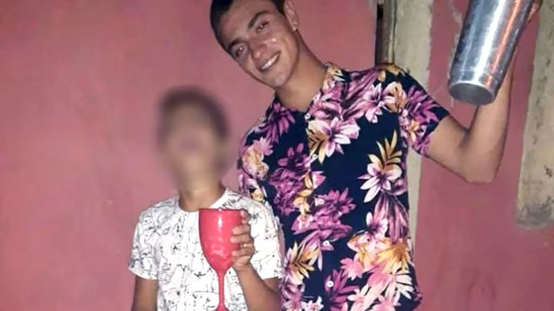 Se interpuso para que no asesinaran a su hermano y murió de un tiro