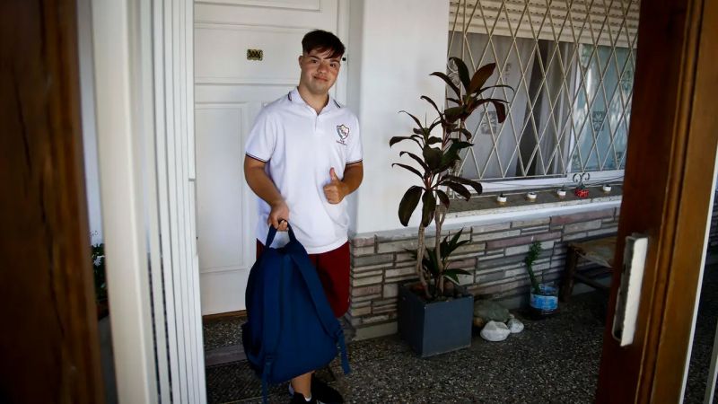 Mateo tiene síndrome de Down: "Gracias señor juez, voy por mi título"