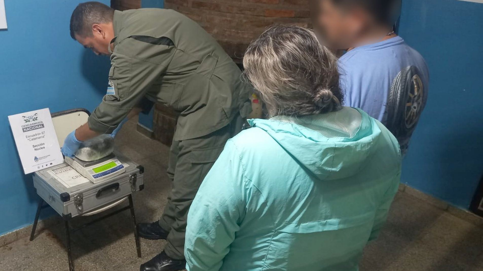 Secuestraron 4 kilos de marihuana que iban ocultos en el baño de un micro