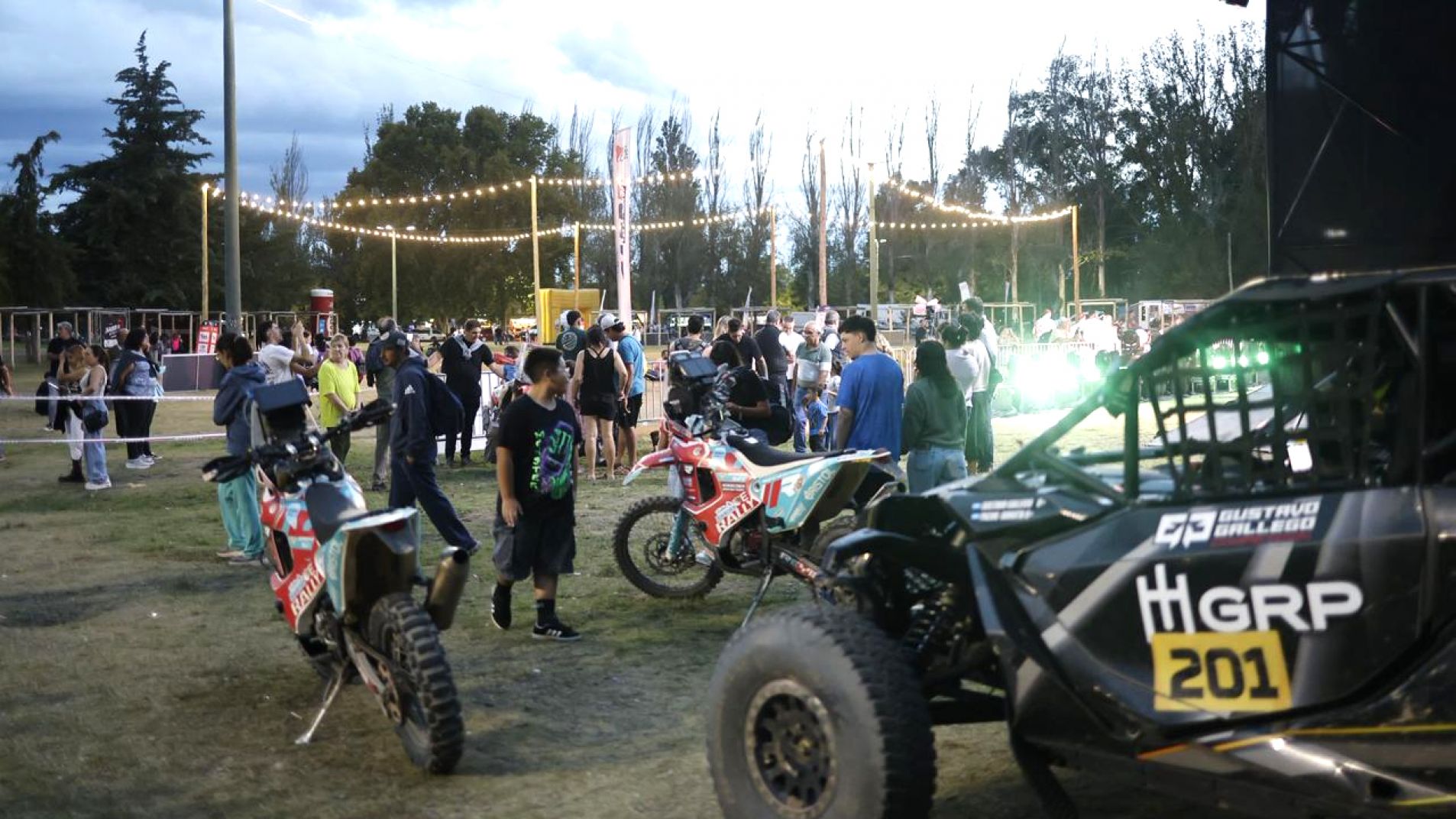 El fin de semana pasado se montó el campamento del rally en el parque.