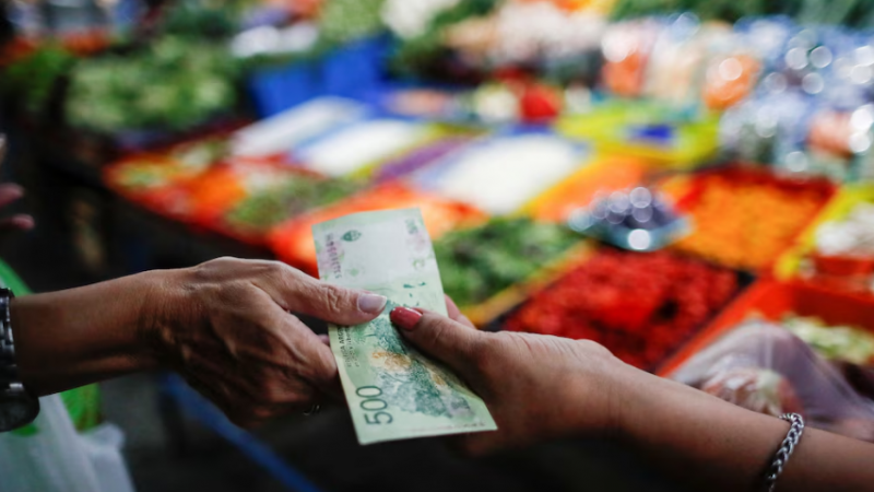 La inflación fue de 2,9% en febrero y acumuló 33,1% en 12 meses