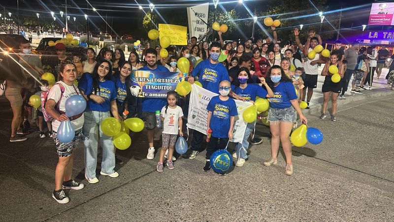 Última quimio: Thiago volvió a casa y así lo recibieron en la rotonda del Mapa