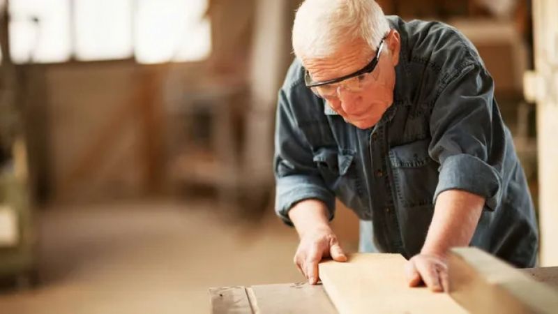 Los jubilados vuelven al trabajo y el Gobierno busca mantener el superávit fiscal