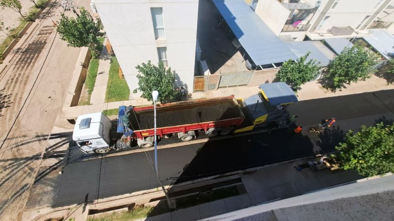 Comenzó el asfaltado en las inmediaciones al barrio Procrear