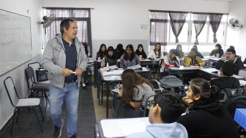 Conversatorio por el Día de la Memoria en la escuela El Ceibo