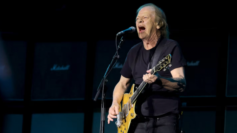 Internaron al guitarrista de AC/DC, Stevie Young, en Buenos Aires