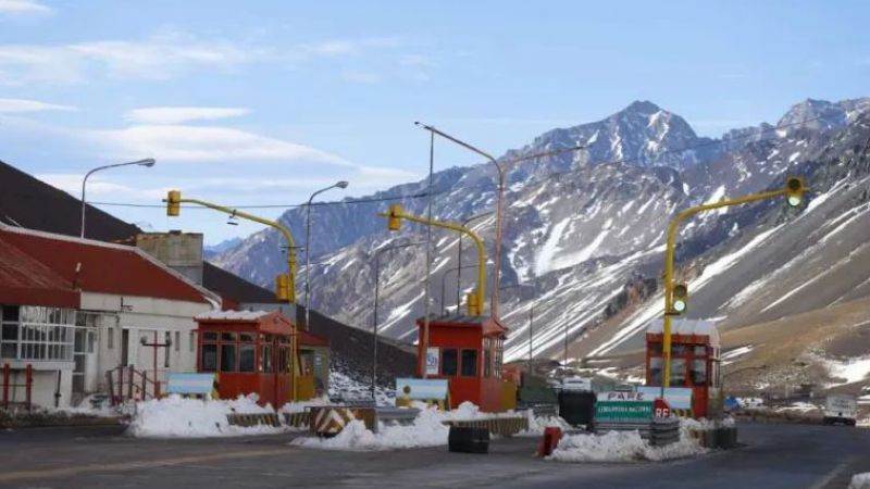 Por condiciones climáticas adversas cierran el Paso Cristo Redentor