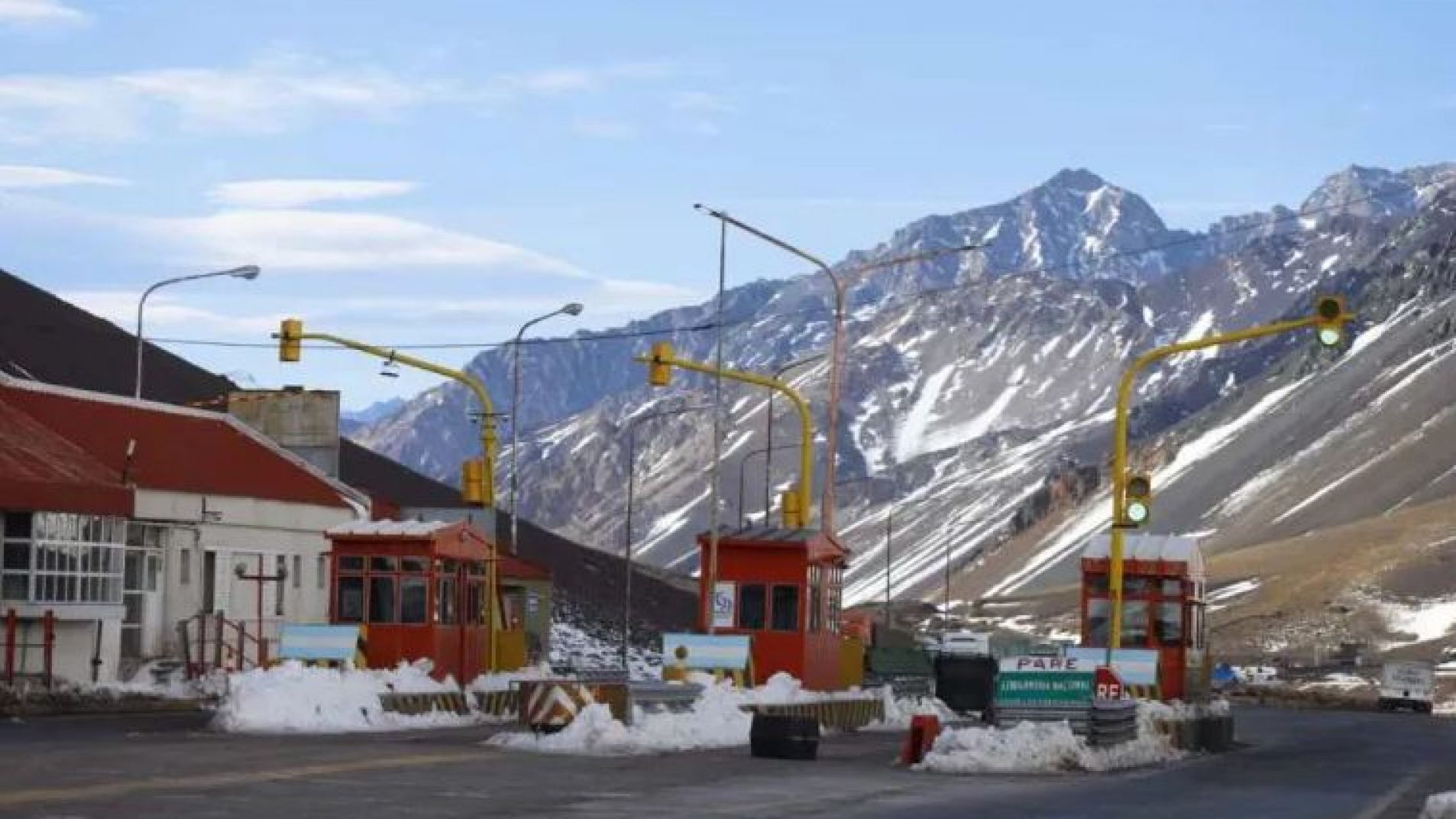 Por condiciones climáticas adversas cierran el Paso Cristo Redentor