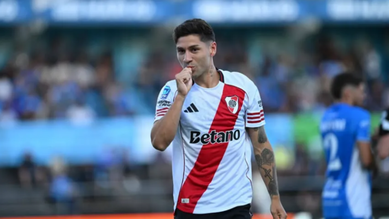 Con protagonismo del VAR, River sufrió en Río Cuarto