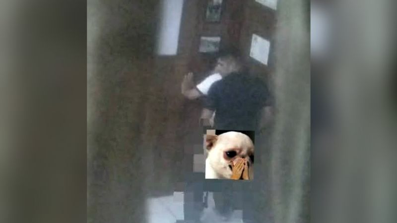 Video: Escándalo por dos policías grabados teniendo sexo en una oficina
