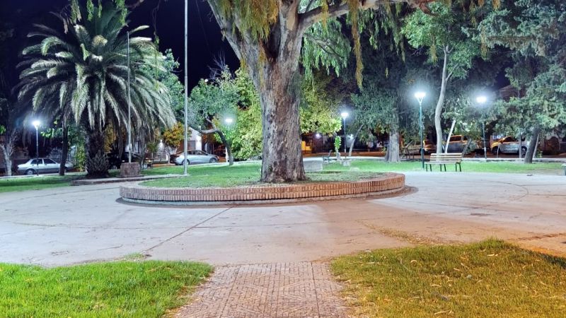 Colocaron luminarias LED en la plaza Bufano