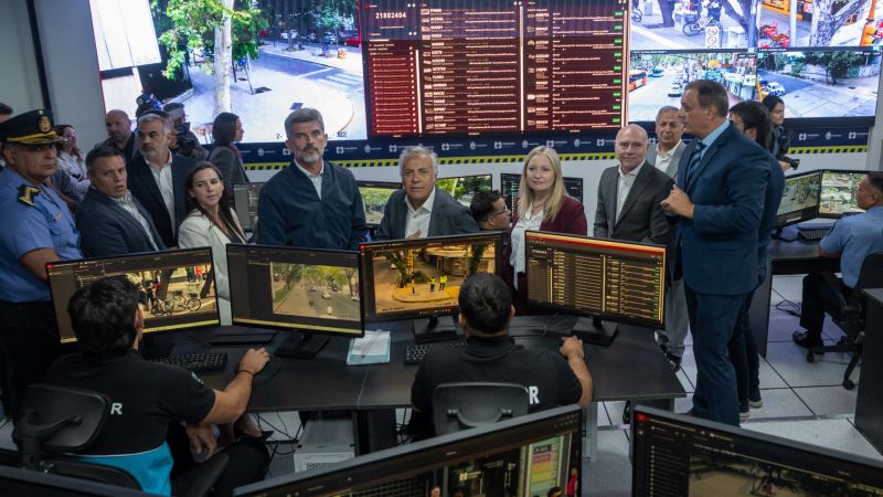 Suarez y Cornejo recorrieron el nuevo Centro de Operaciones y Videovigilancia