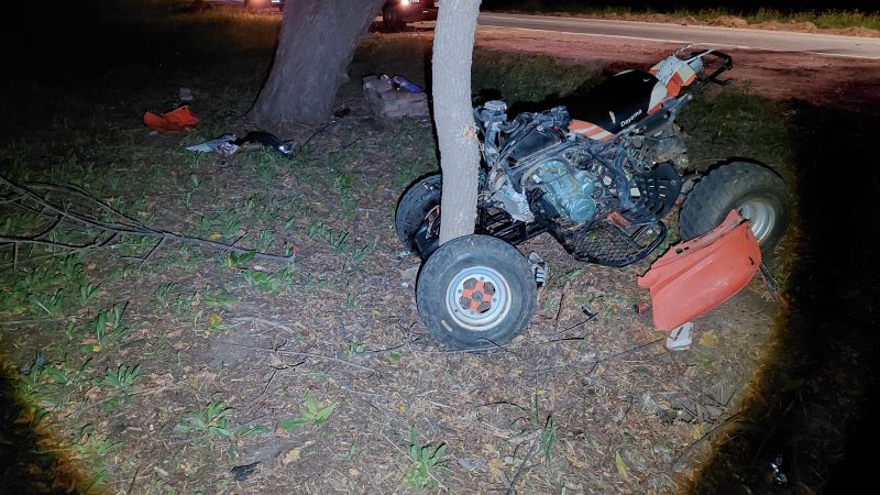 Un chico de 14 años chocó en cuatriciclo contra un árbol