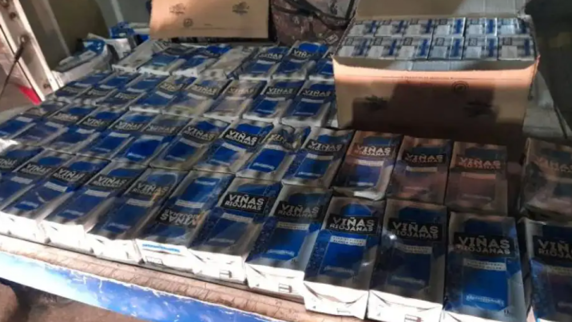 Tres detenidos por robar cajas de vino a un repartidor