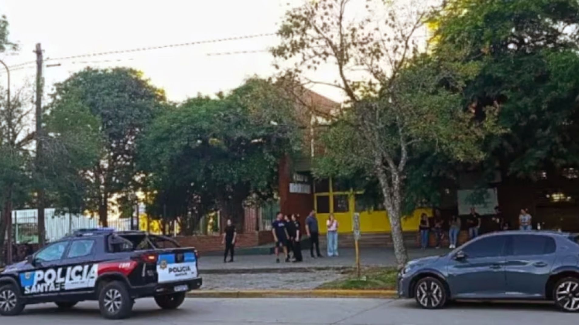 Un alumno entró armado a una escuela y mató a un compañero (Video)