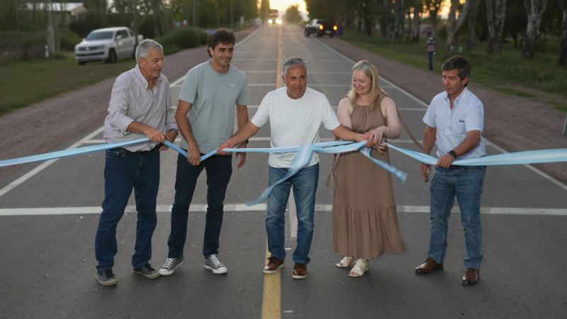 Cornejo inauguró nuevo asfalto de la ruta 160: "Recuperamos 25 km deteriorados"