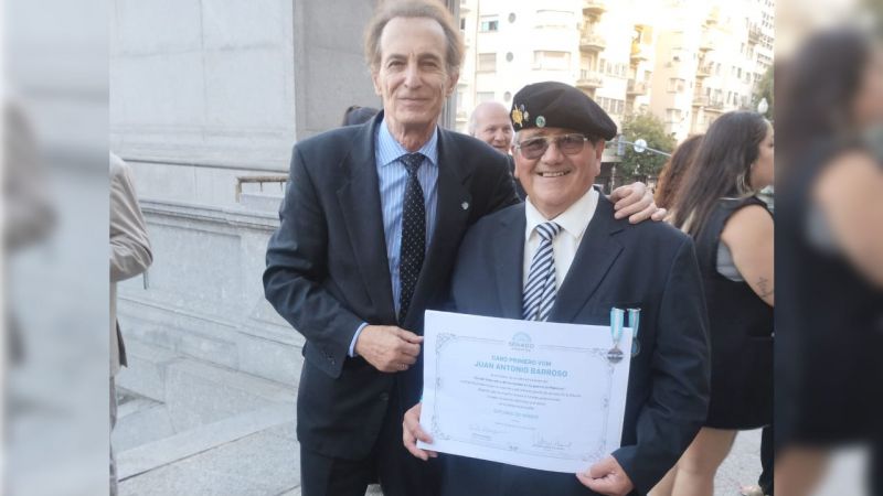 El veterano sanrafaelino Juan Antonio Barroso recibió su Diploma de Honor