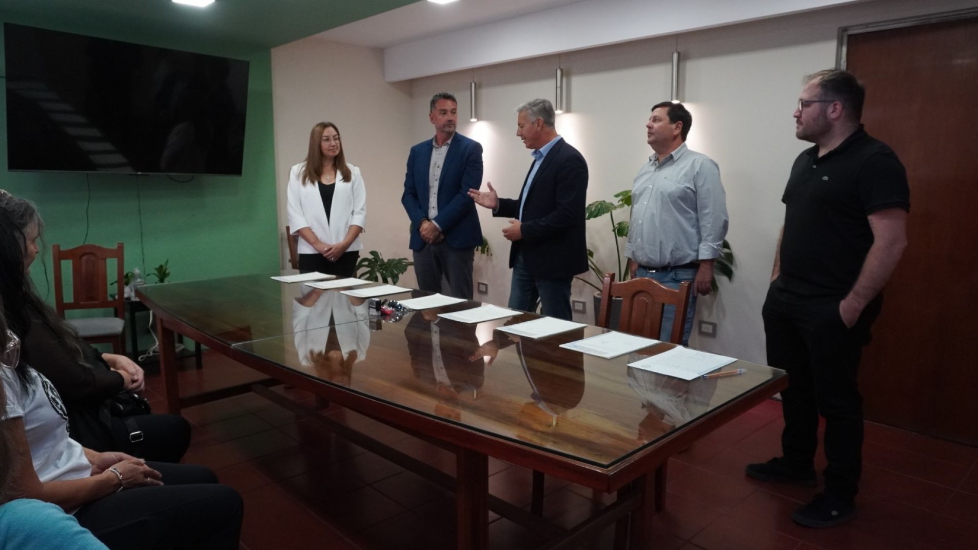 Entrega de escrituras a vecinos del Barrio "Oeste 1"