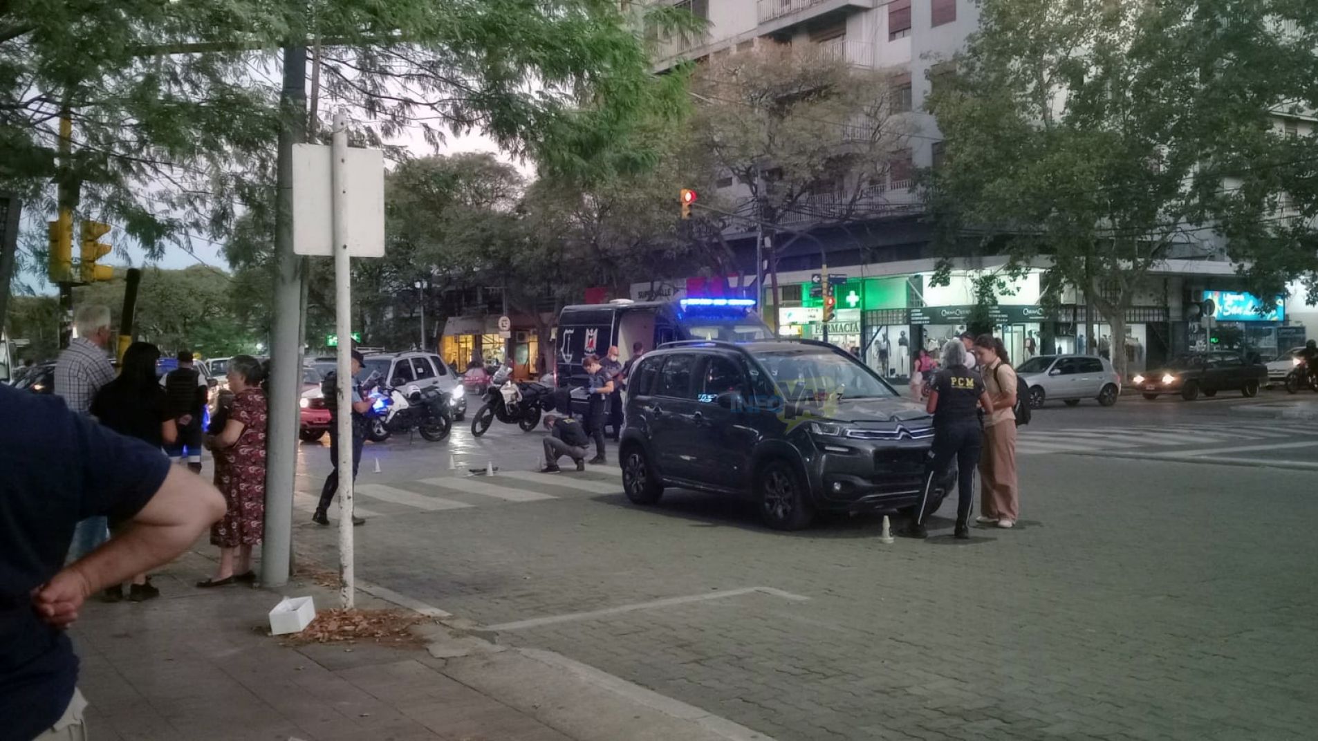 En el cruce donde se produjo el accidente hay semáforos.