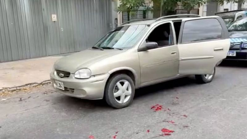 Una mujer policía baleó a 4 personas con las que viajaba en un auto