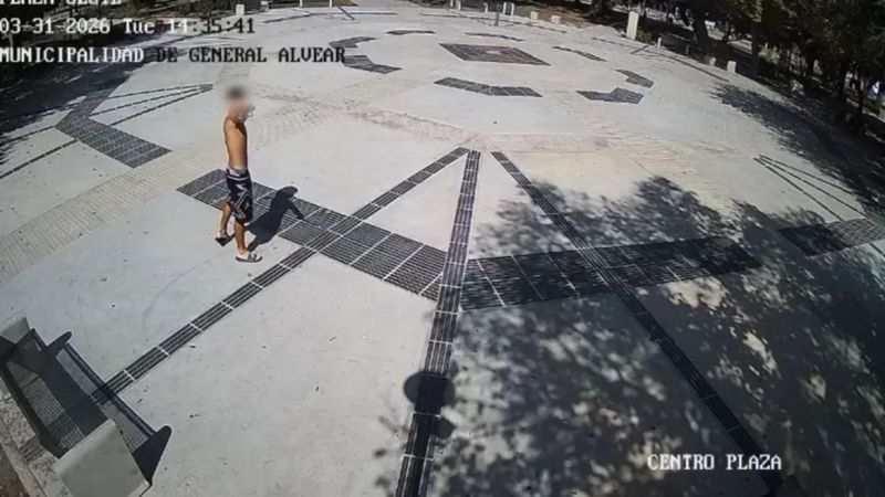 Video: Así rompió un menor una cámara de seguridad de un gomerazo